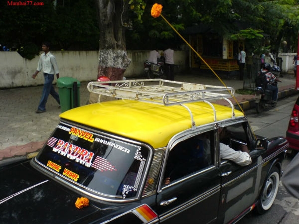 인도에서 가장 흔한 NON-AC 택시. 아예 창문을 뗀 택시가 흔하다. 하지만 한때 인도의 대도시 공항이나 기차역 주변에 상주했던 이 택시들도, 에어컨이 달린 택시들에 밀려 점차 역이나 공항 외부로 자리를 옮겨가고 있다. (사진=인도 뭄바이 관광청)