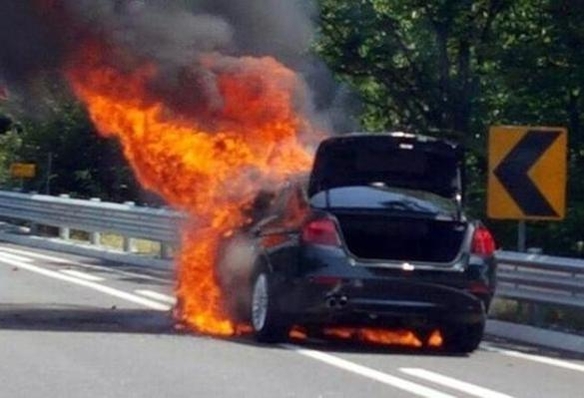 지난 2일 강원 원주시 영동고속도로에서 불탄 BMW 520D. (사진=강원지방경찰청)