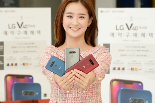 LG V40 씽큐의 예약판매가 오는 17일부터 23일까지 진행된다. (사진=LG유플러스)