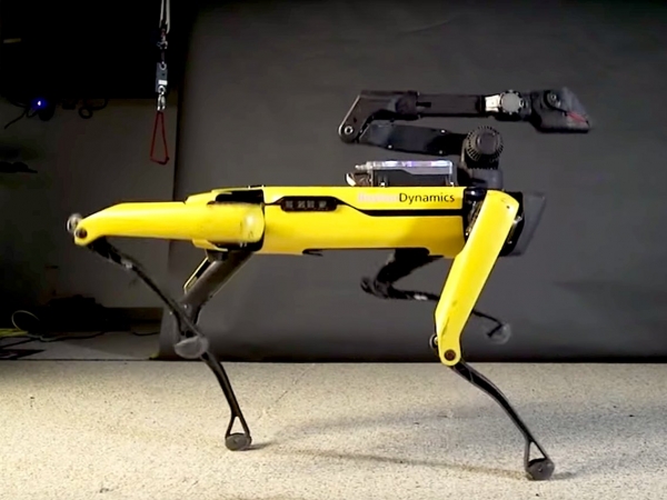 사진=Boston Dynamics의 로봇 개, SpotMini. Boston Dynamics / YouTube