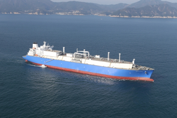 ▲대우조선해양이 지난해 인도한 LNG 추진 방식 LNG 운반선 ⓒ대우조선해양