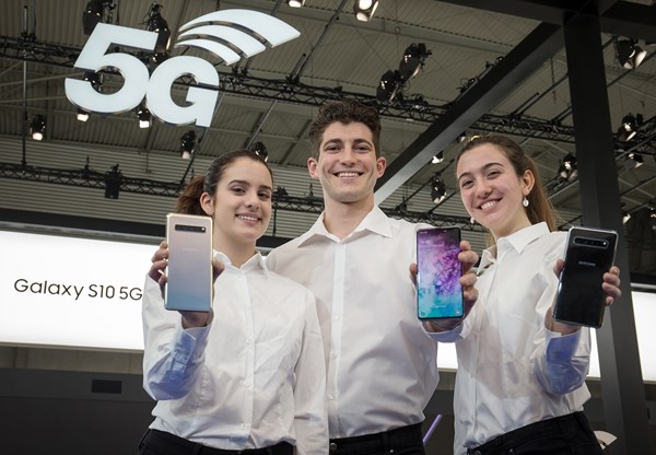 삼성전자가 모바일 전시회인 모바일 월드 콩그레스 2019 개막 전 최초 5G 스마트폰 갤럭시 S10 5G를 공개했다.(사진=삼성전자)