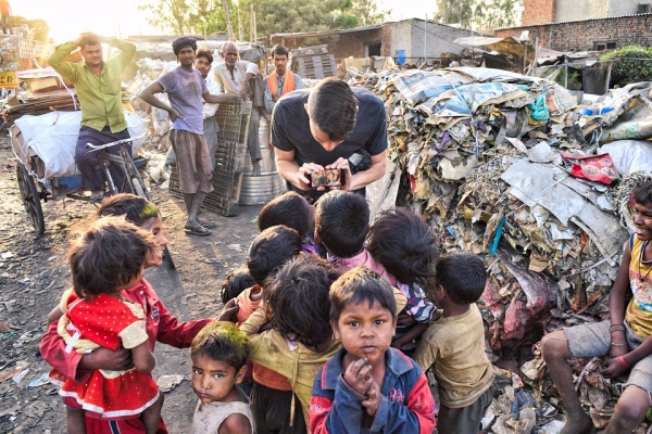 인도 빈민가의 어린이들 / Pixabay