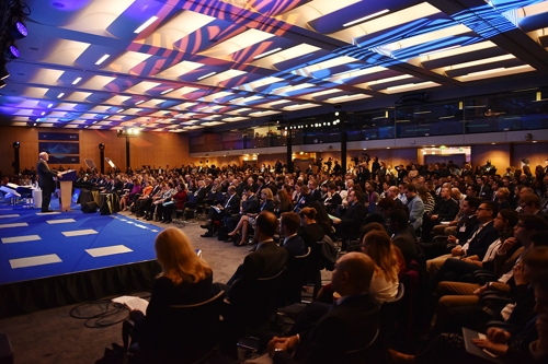 20일 프랑스 파리에서 개막한 OECD 포럼에서 앙헬 구리아 사무총장의 연설을 듣는 참가자들 (사진=OECD)