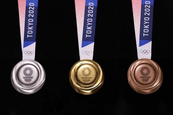 올림픽 메달의 뒷 면. 왼쪽부터 은메달, 금메달, 동메달. credit : 2020 도쿄올림픽