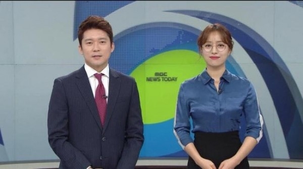 여성 앵커는 안경을 쓰면 안 된다는 고정관념을 깨고 2018년 4월 뉴스를 진행한 임현주 MBC 아나운서. (사진=MBC 뉴스 캡처)