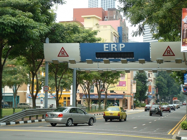 싱가포르의 도심 통행혼잡료 부과 장치 (사진=위키피디아)
