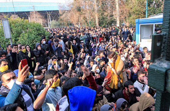격화되는 이란의 반정부 시위 (사진=AFP)