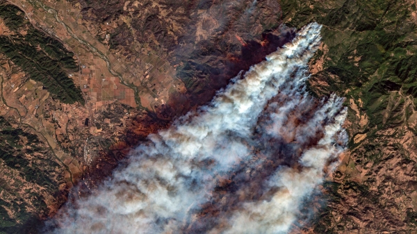 지난 10월 미국 캘리포니아에서 일어난 대형 산불 킨케이드(Kincade)의 모습을 담은 위성 사진 (사진=Descartes Labs)