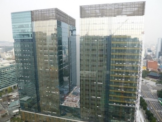 GS건설 본사가 있는 서울 종로구 종로33 ‘그랑서울’ 빌딩 일부 층이 신종 코로나바이러스 감염증(코로나19) 확산의 예방 차원에서 방역에 나섰다. (사진=GS건설)