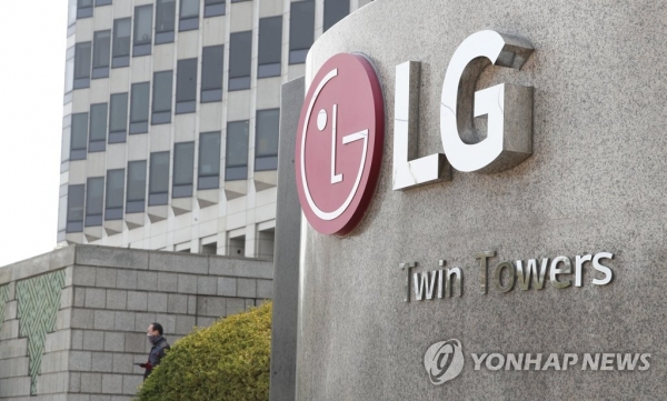 LG그룹은 올 하반기 신입 사원 채용 방식을 상시 채용으로 전환하기로 했다. 사진 여의도 LG 트윈타워. (사진=연합뉴스)